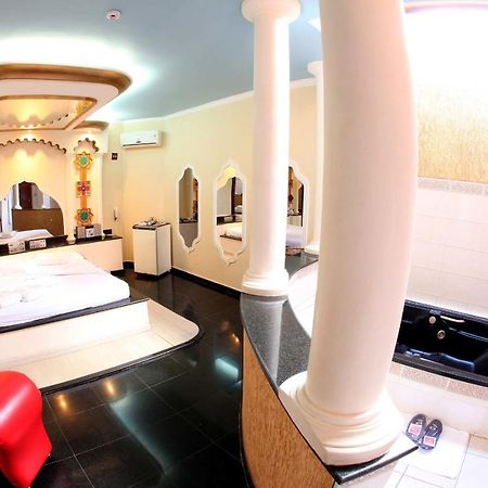 Hotel & Motel Le Baron (Adults Only) Pôrto Ferreira Rom bilde