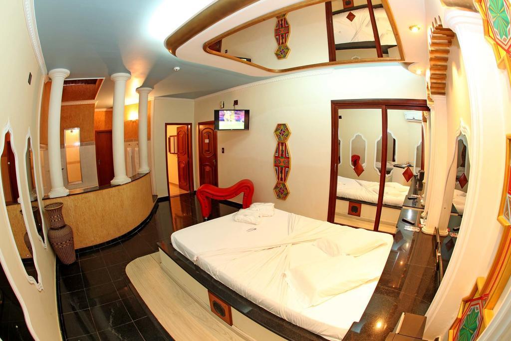 Hotel & Motel Le Baron (Adults Only) Pôrto Ferreira Rom bilde